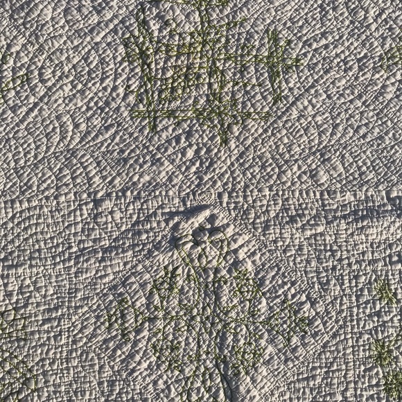 Vintage Hand sewn quilt - Picture 4 of 8